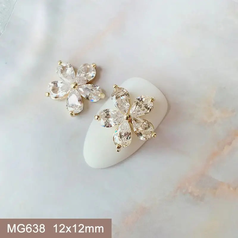 10 teile/los Oval Blume Bär Nagel Charms Schmuck Luxus Nagel Teile Edelsteine Steine Kristall Strass Nail art Dekoration Zubehör