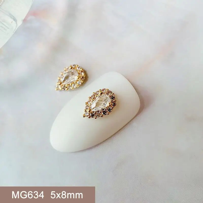 10 teile/los Oval Blume Bär Nagel Charms Schmuck Luxus Nagel Teile Edelsteine Steine Kristall Strass Nail art Dekoration Zubehör