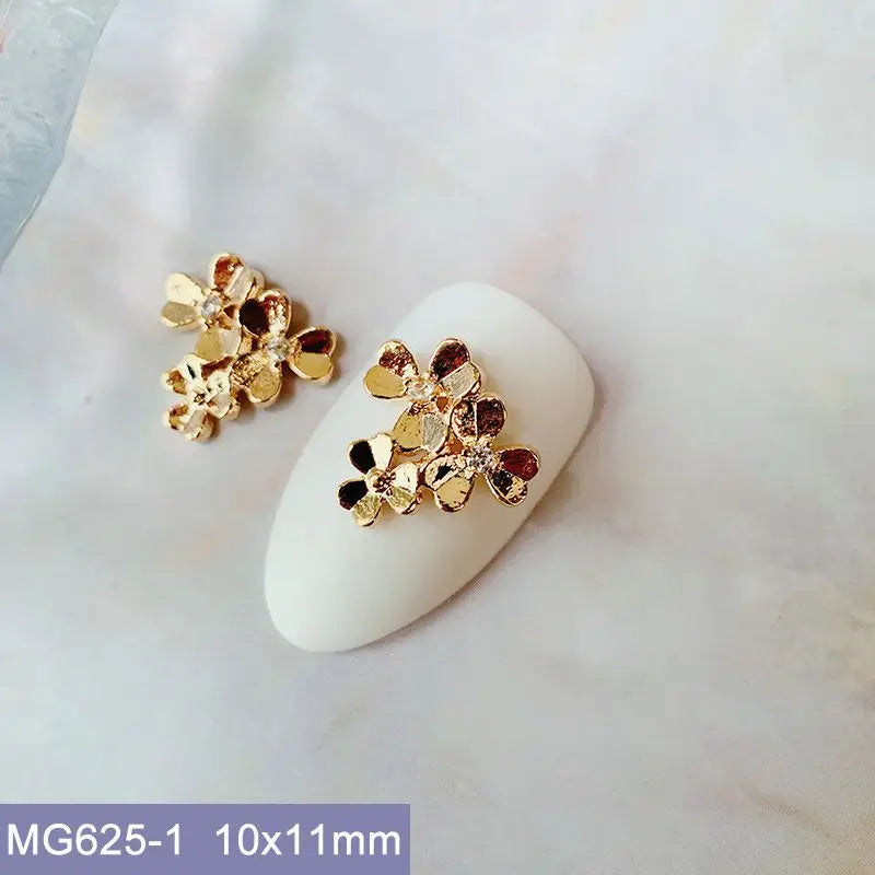 10 teile/los Oval Blume Bär Nagel Charms Schmuck Luxus Nagel Teile Edelsteine Steine Kristall Strass Nail art Dekoration Zubehör